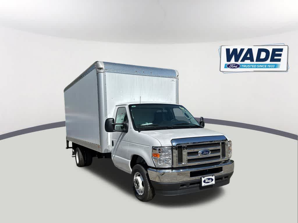 2025 Ford E-Series Cutaway E-450 DRW 158" WB