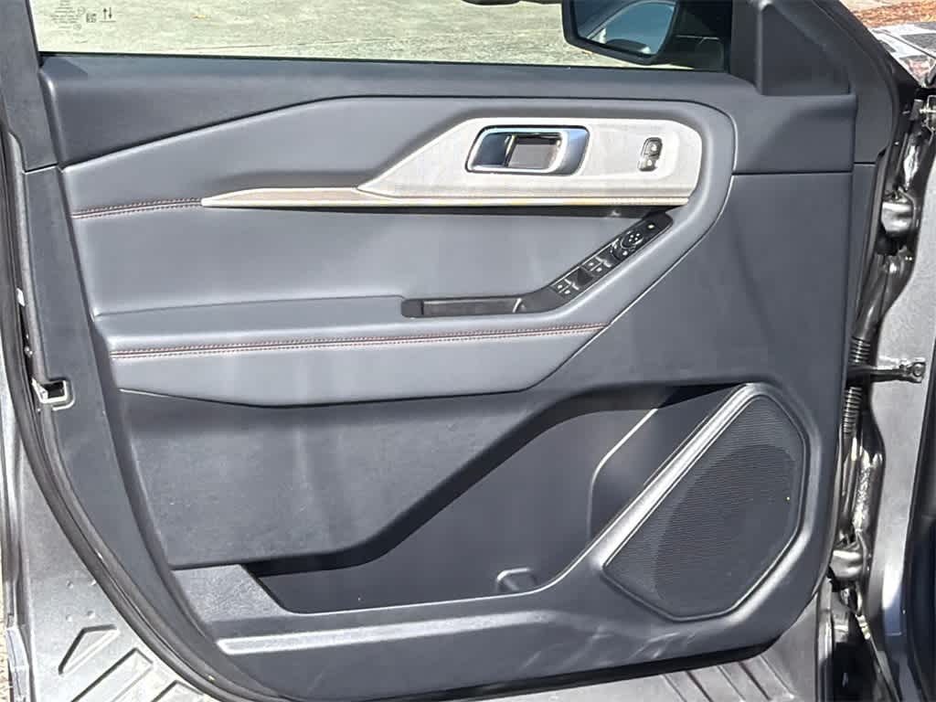 2026 Ford Explorer Active w/100A Pkg