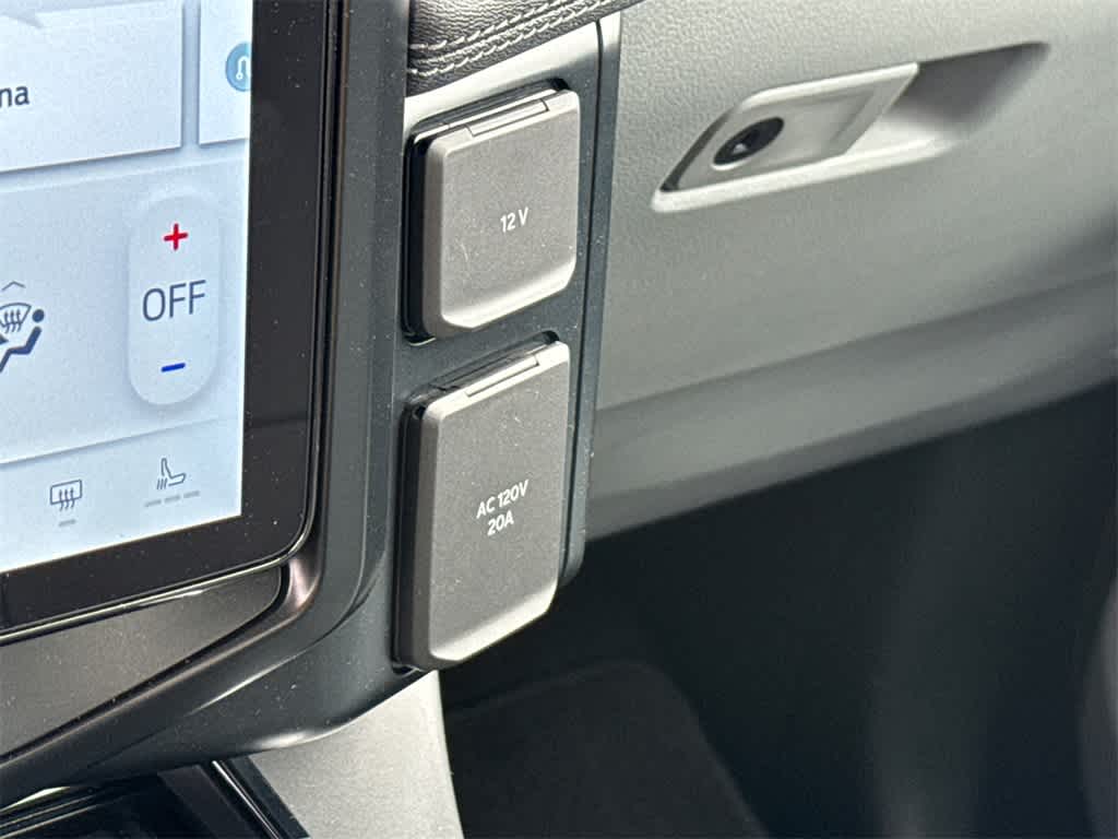 2025 Ford F-150 Lightning Flash