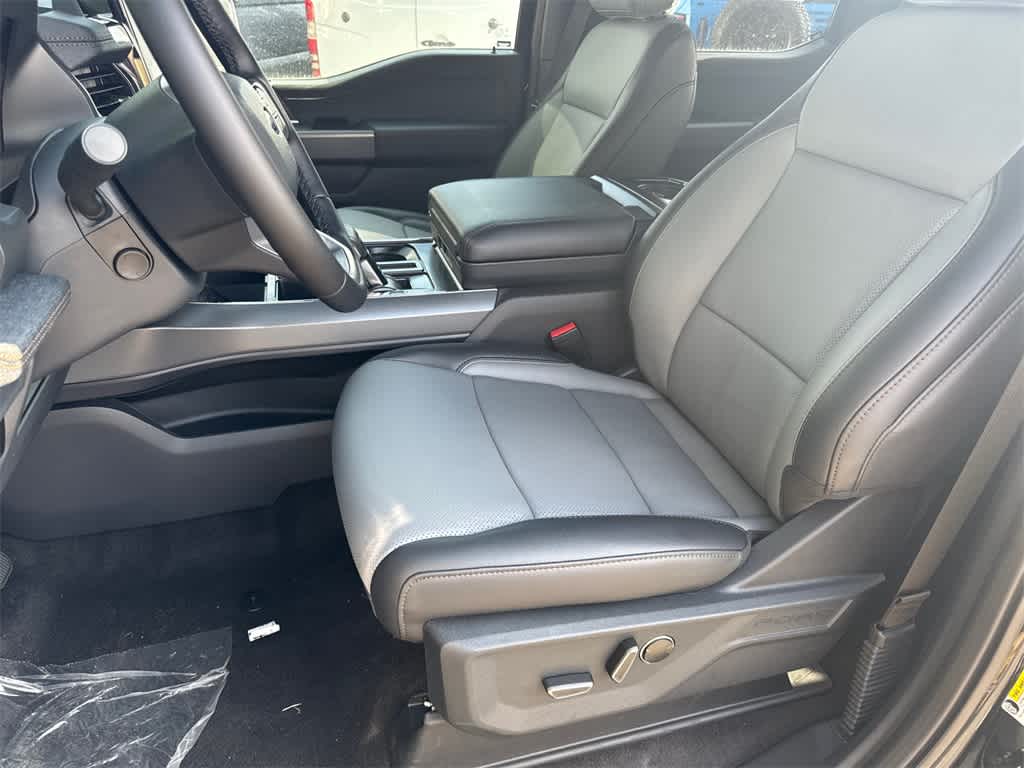 2025 Ford F-150 Lightning LARIAT