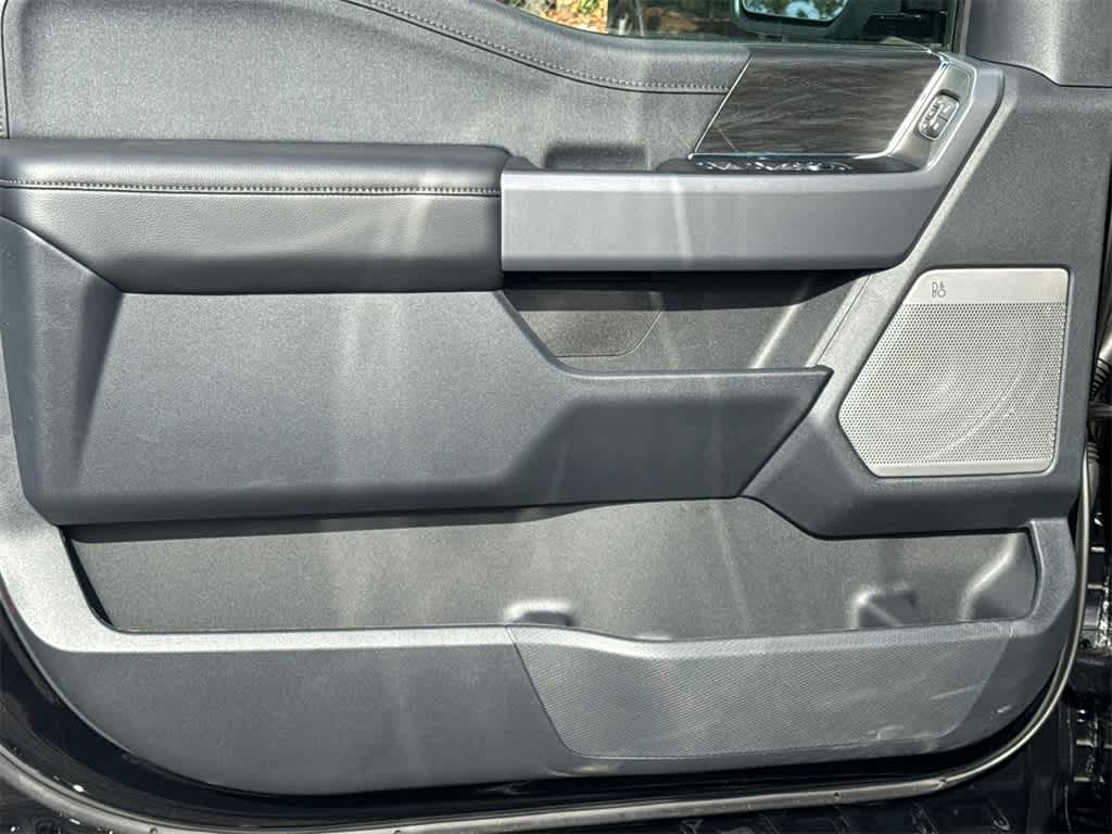 2025 Ford F-150 Lightning LARIAT