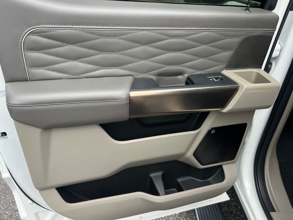 2026 Ford Super Duty F-350 SRW Platinum
