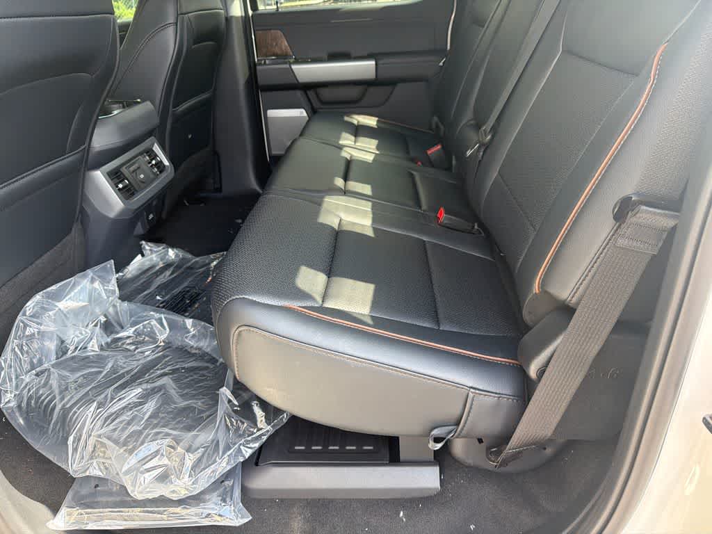 2026 Ford Super Duty F-350 SRW LARIAT