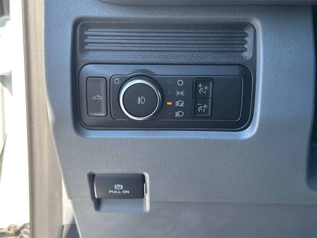 2025 Ford Super Duty F-350 SRW XL