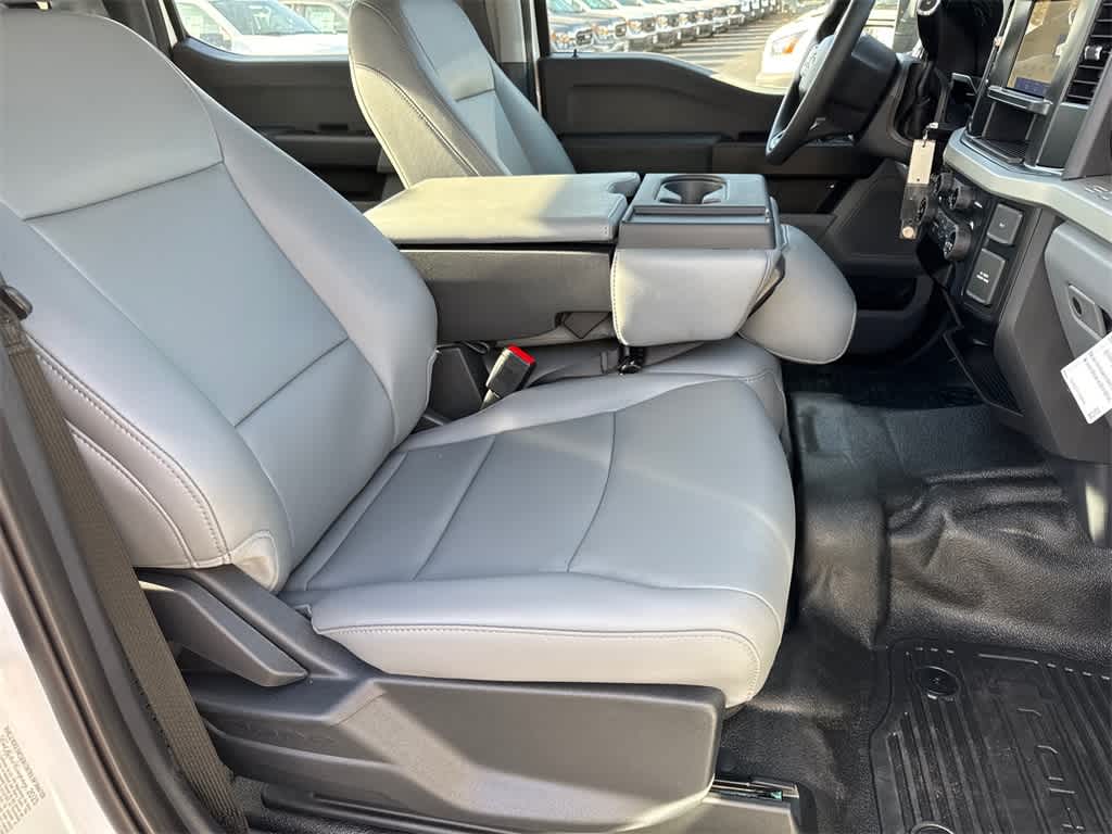 2025 Ford Super Duty F-350 SRW XL