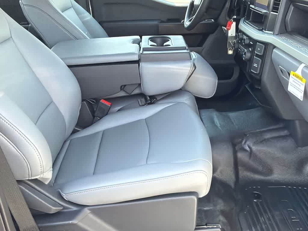 2025 Ford Super Duty F-350 SRW XL