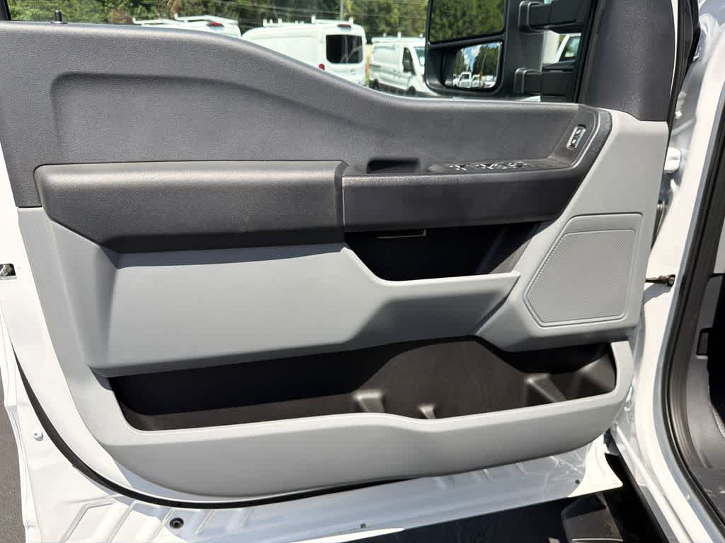 2026 Ford Super Duty F-350 DRW Pickup XL