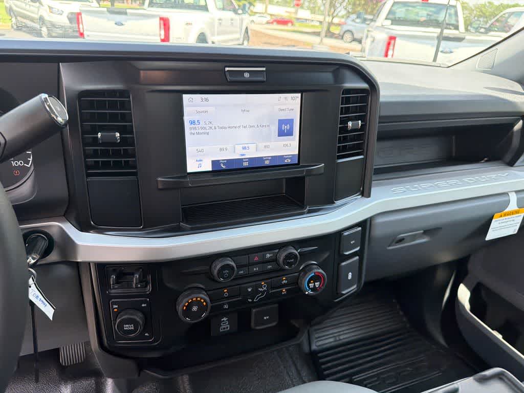 2026 Ford Super Duty F-350 DRW Pickup XL
