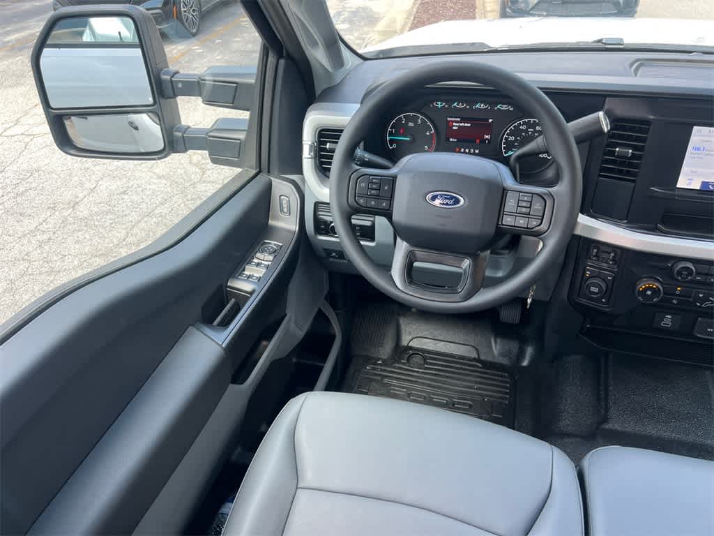 2025 Ford Super Duty F-350 DRW XL