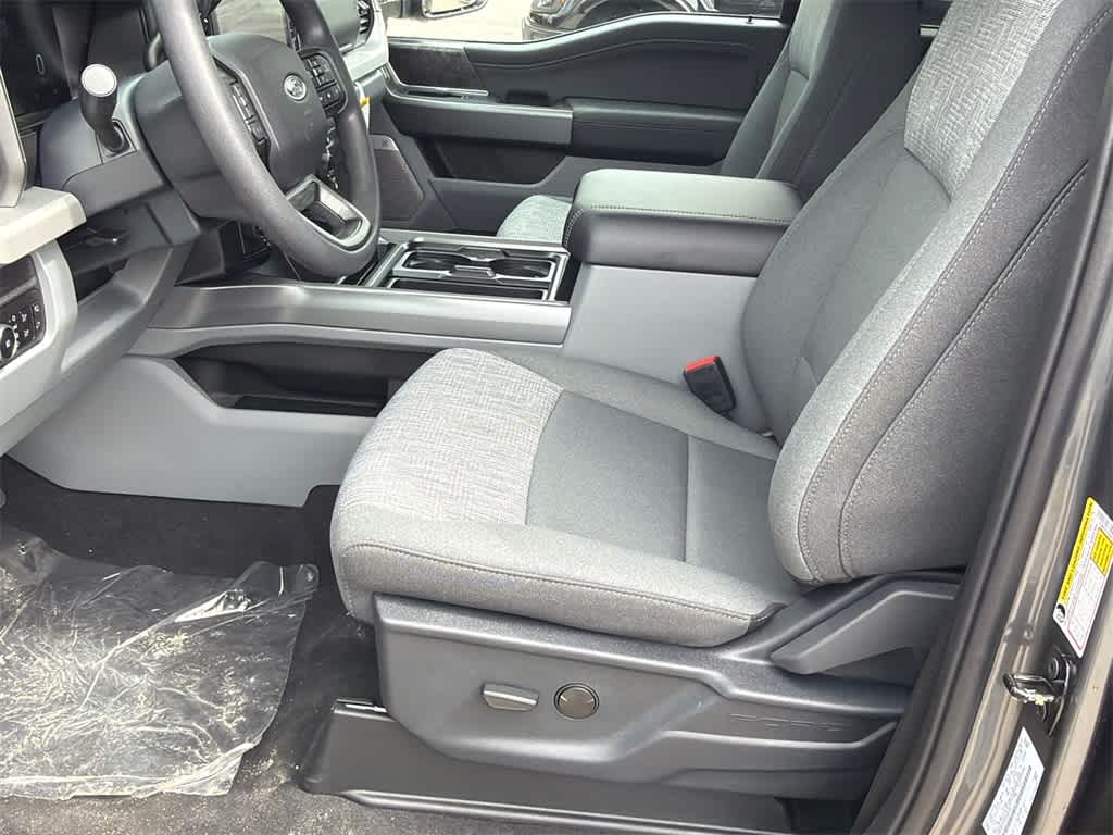 2026 Ford Super Duty F-350 DRW Pickup XLT