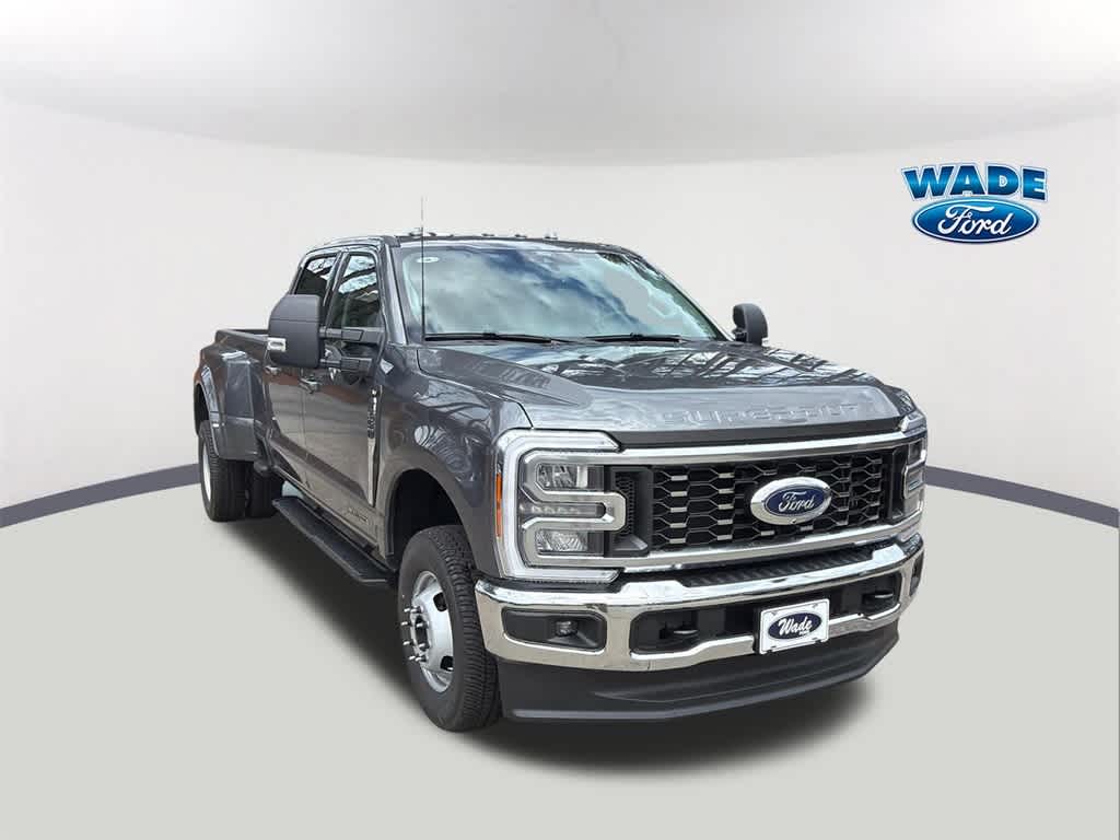 2026 Ford Super Duty F-350 DRW Pickup XLT