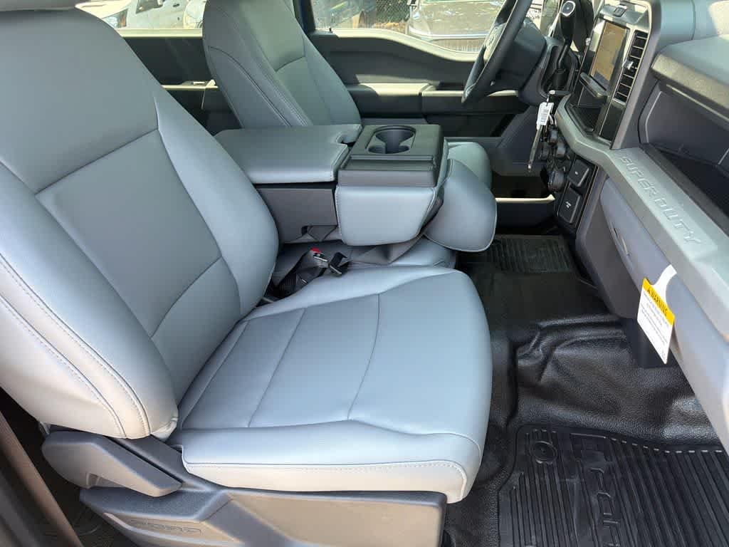 2026 Ford Super Duty F-350 DRW Pickup XL