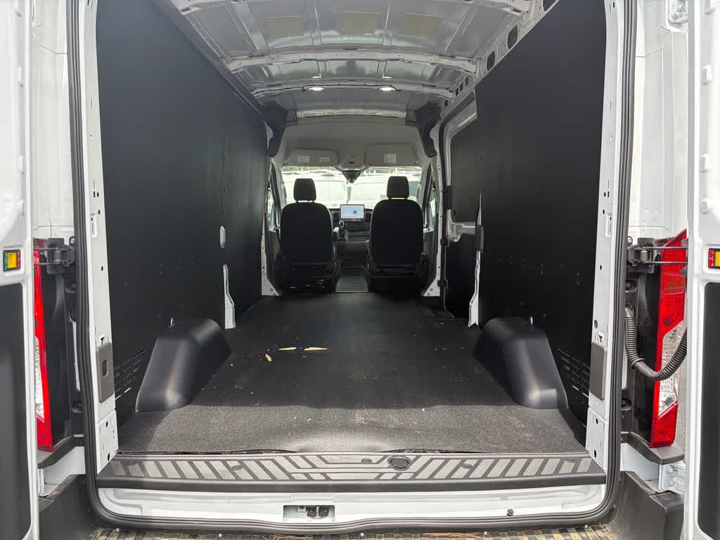 2025 Ford Transit Cargo Van T-250 148" Med Rf 9070 GVWR RWD