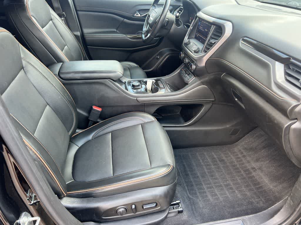2022 GMC Acadia AT4