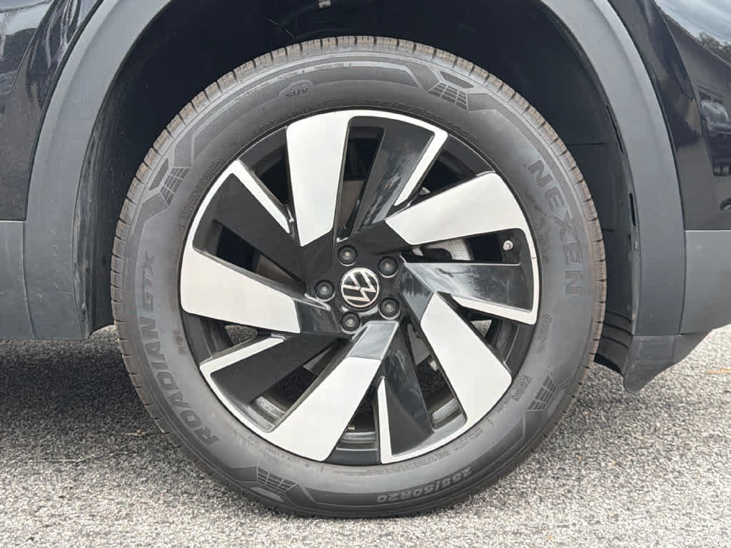 2024 Volkswagen Atlas Cross Sport 2.0T SE w/Technology