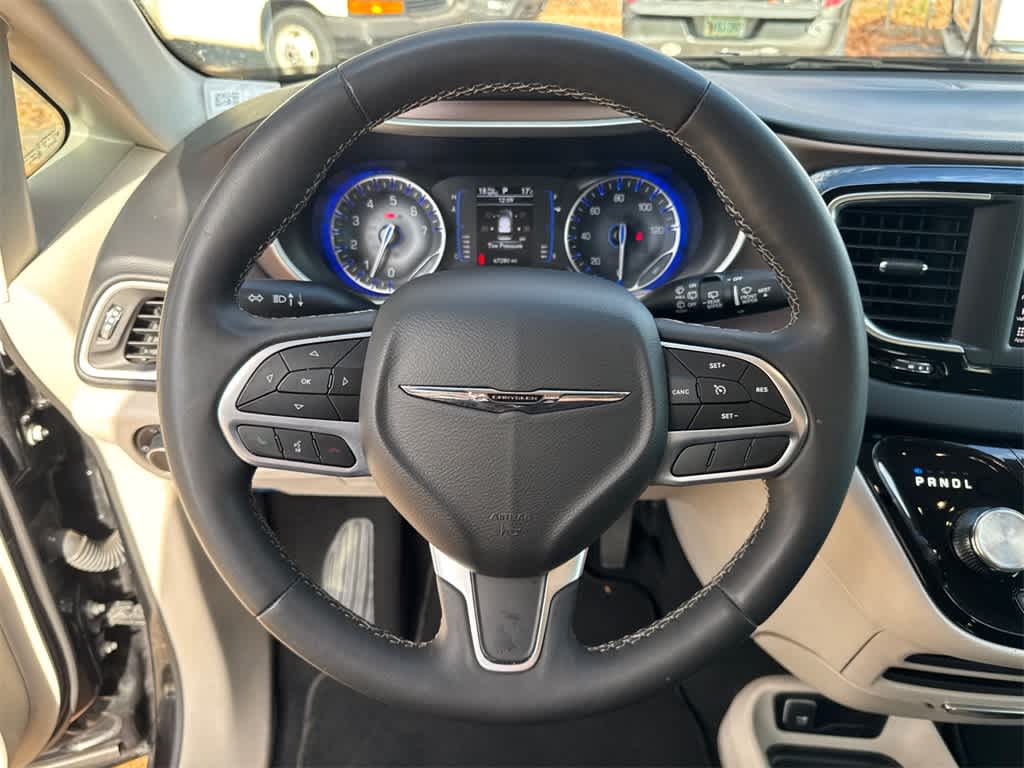 2023 Chrysler Voyager LX