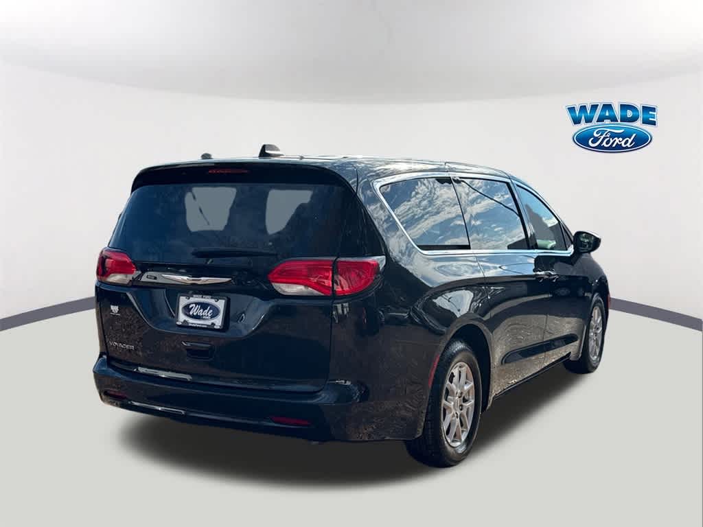2023 Chrysler Voyager LX