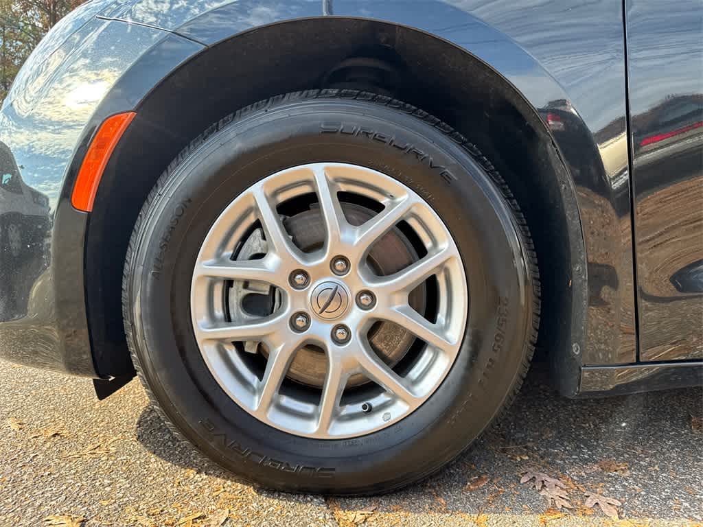 2023 Chrysler Voyager LX