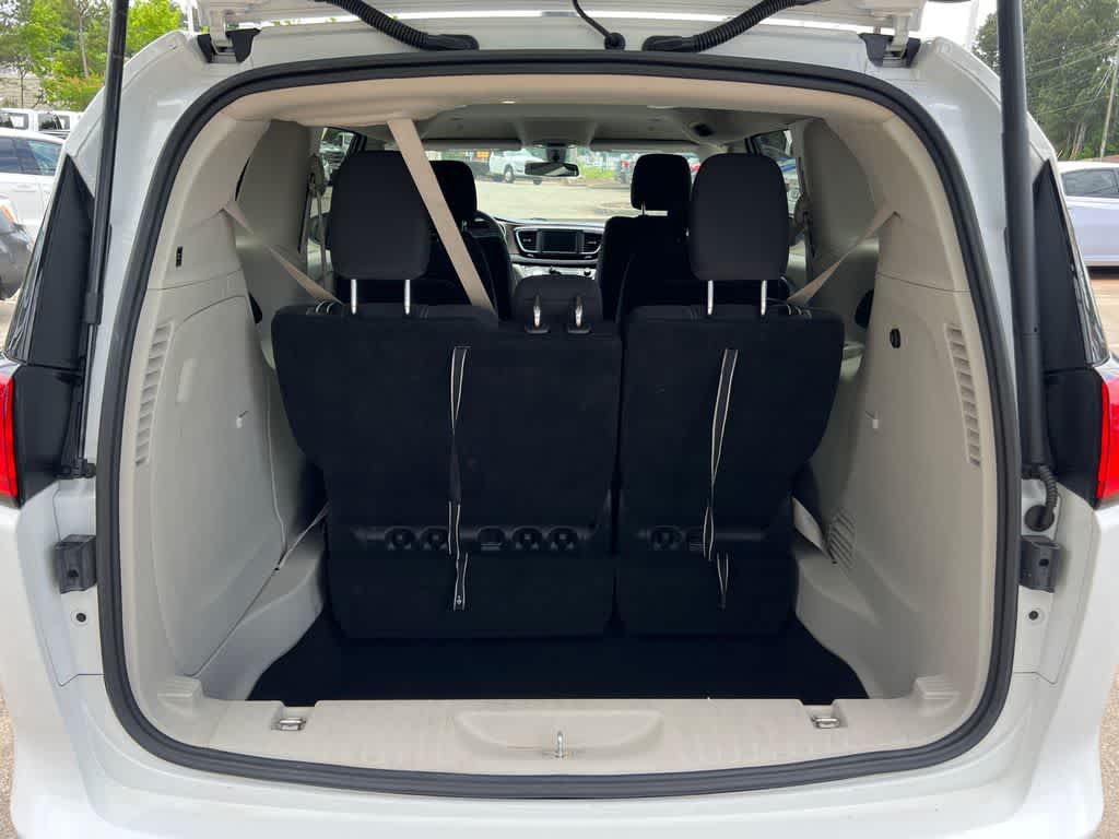 2022 Chrysler Voyager LX