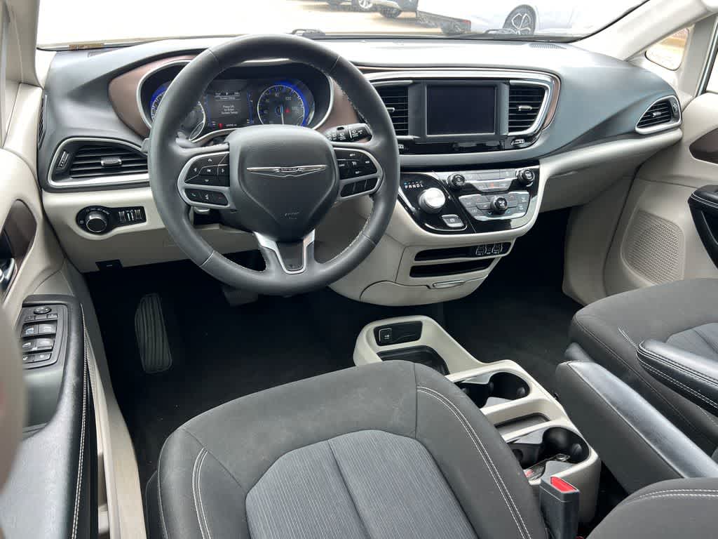 2022 Chrysler Voyager LX