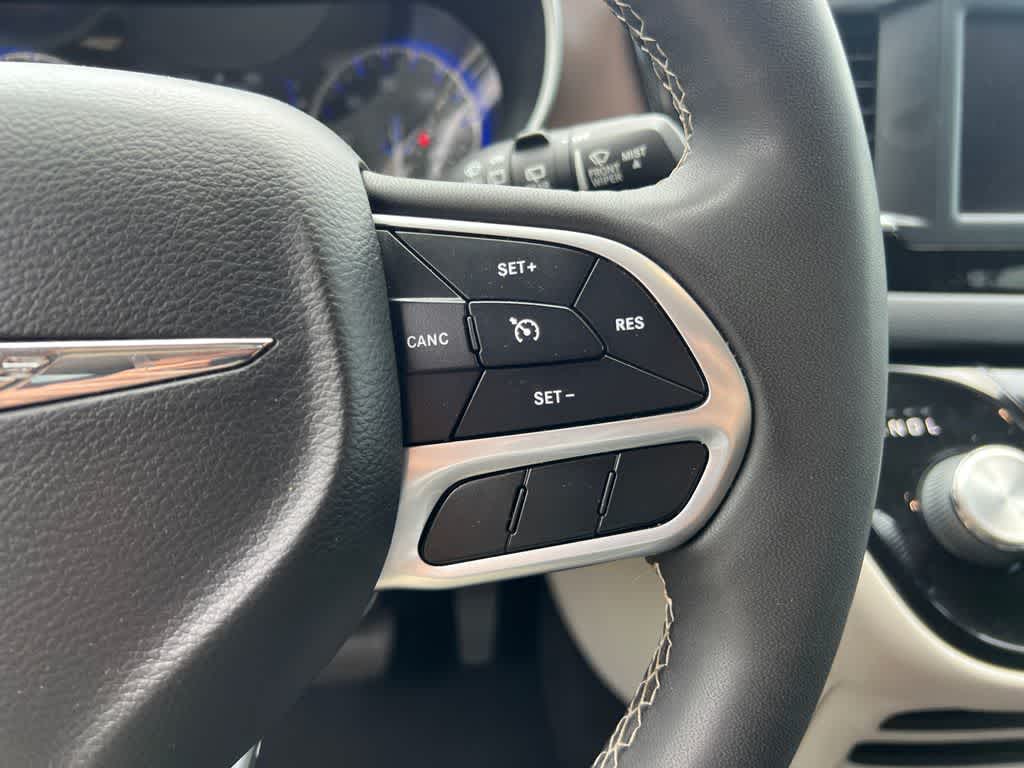 2022 Chrysler Voyager LX