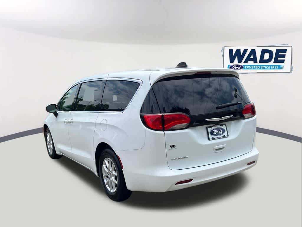 2022 Chrysler Voyager LX