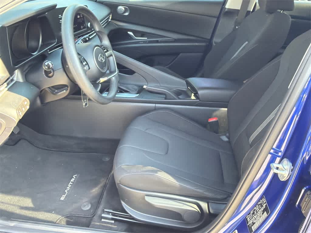 2023 Hyundai Elantra SE