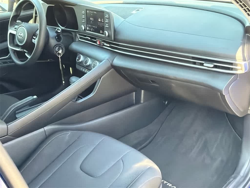 2023 Hyundai Elantra SE