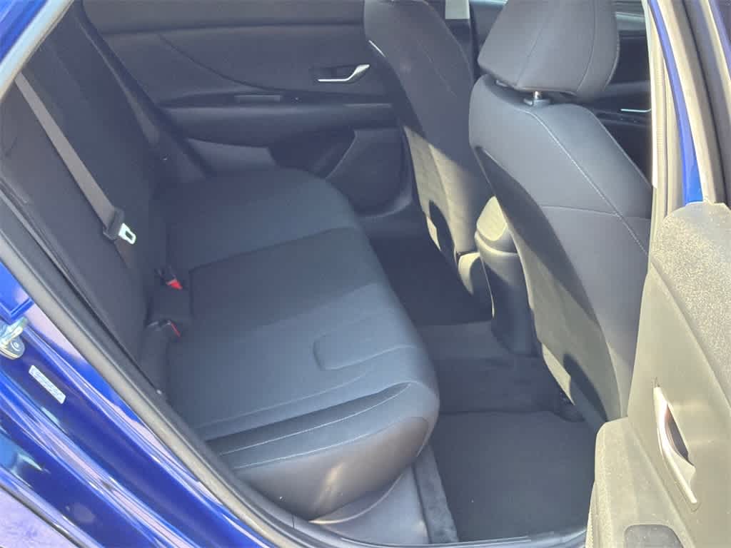 2023 Hyundai Elantra SE