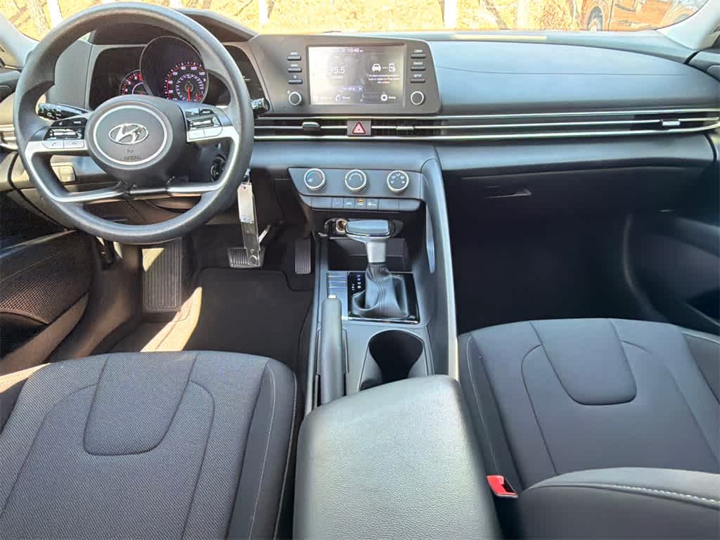 2023 Hyundai Elantra SE