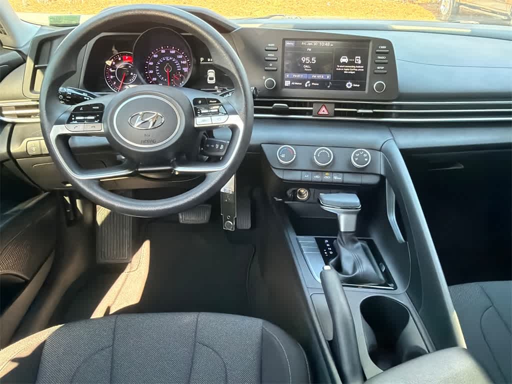 2023 Hyundai Elantra SE