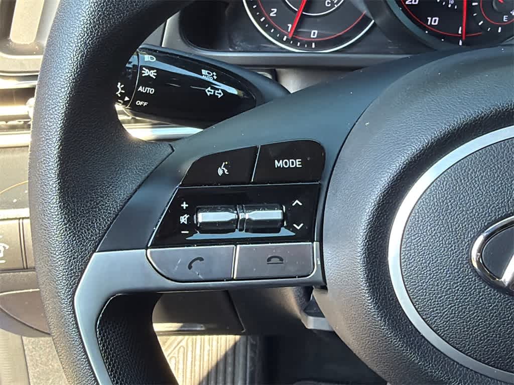 2023 Hyundai Elantra SE