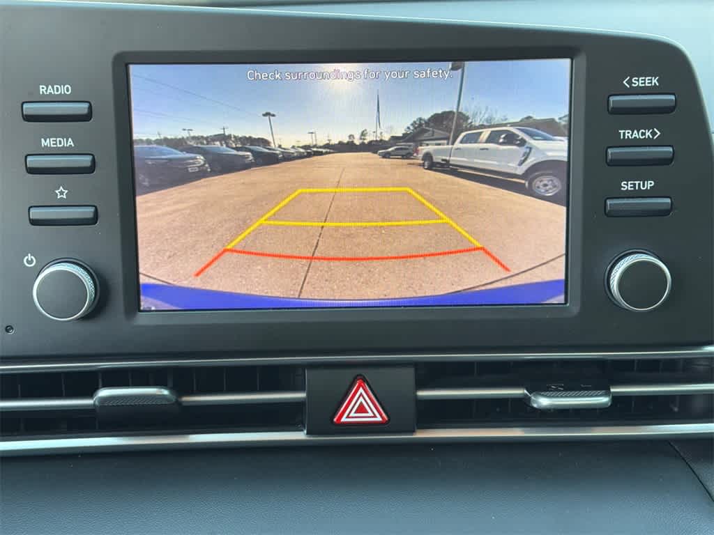 2023 Hyundai Elantra SE