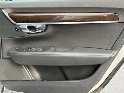 2018 Volvo S90 Momentum