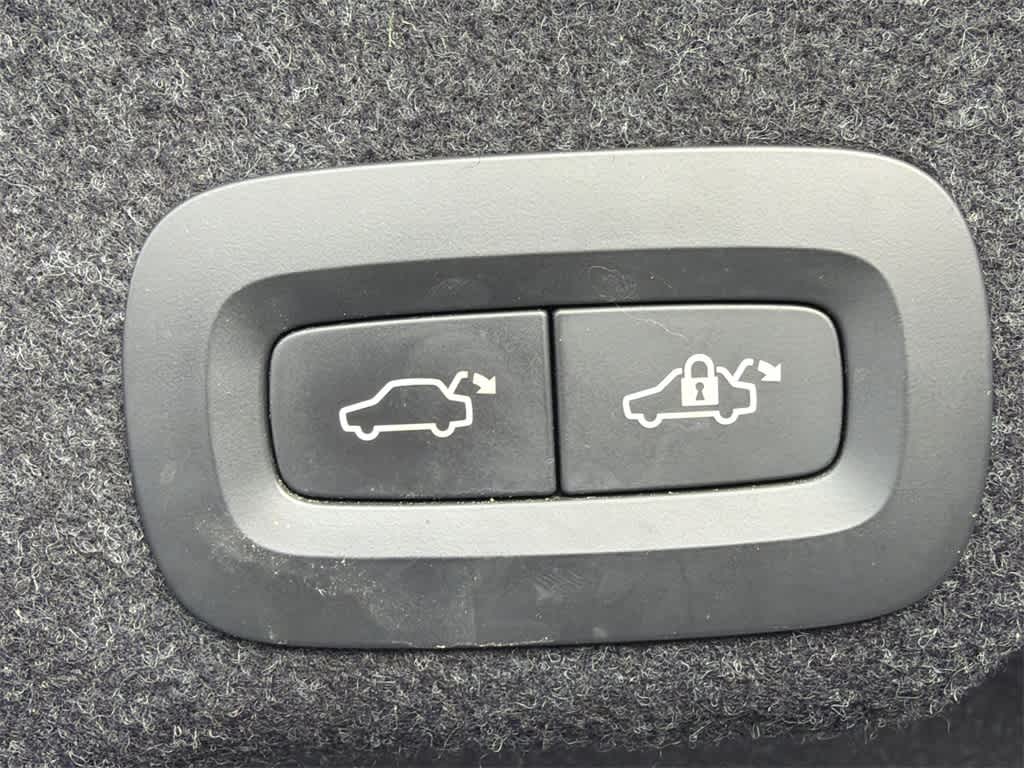 2018 Volvo S90 Momentum